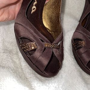 Nina spicy chocolate luste sling back heels